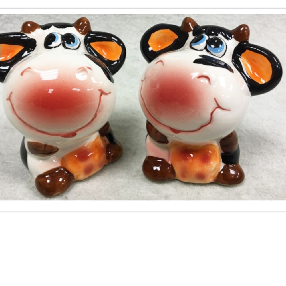 Salt and pepper cow shaker